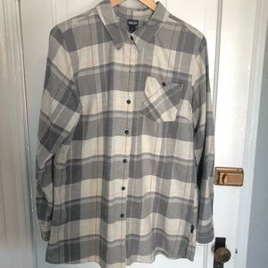 Lightweight plaid Patagonia button-down hip length